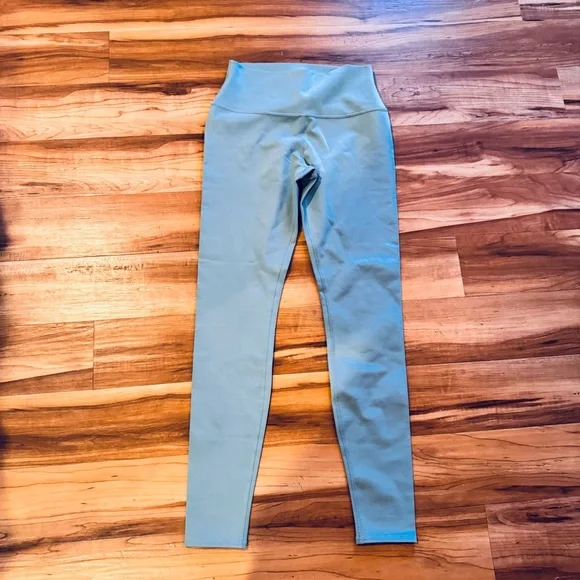 Alo Yoga Airbrush 7/8 High-Waist Leggings Botanical Green Size Medium NWOT - Picture 8 of 8